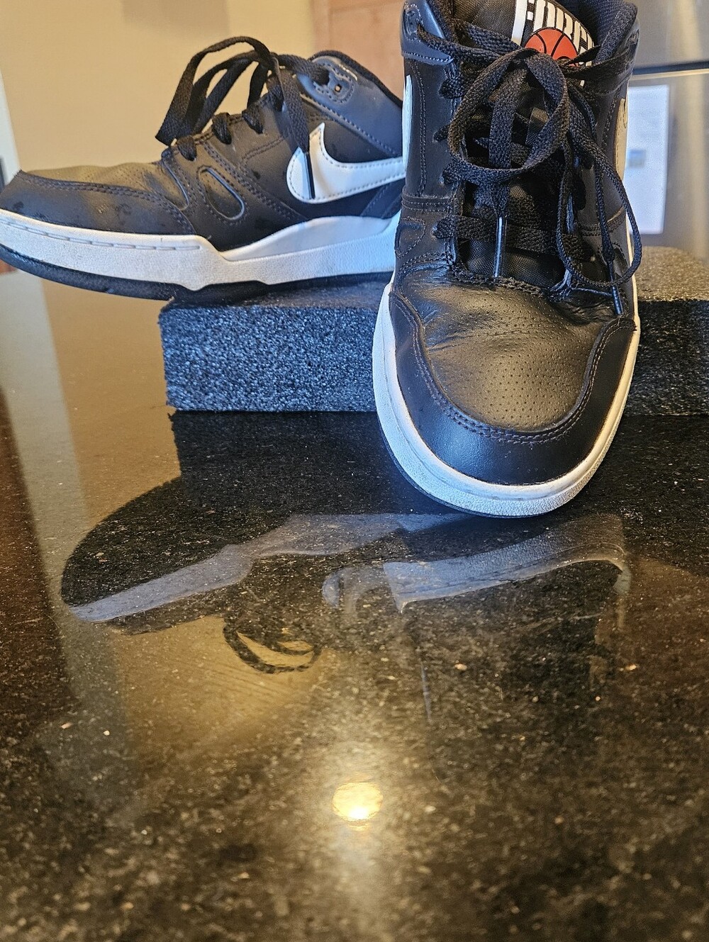 Men's Nike Force Basketball low sneakers. Size 8
